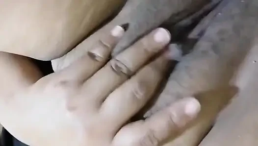 Modo puta para que me vean como me corro dan termino mojando todo