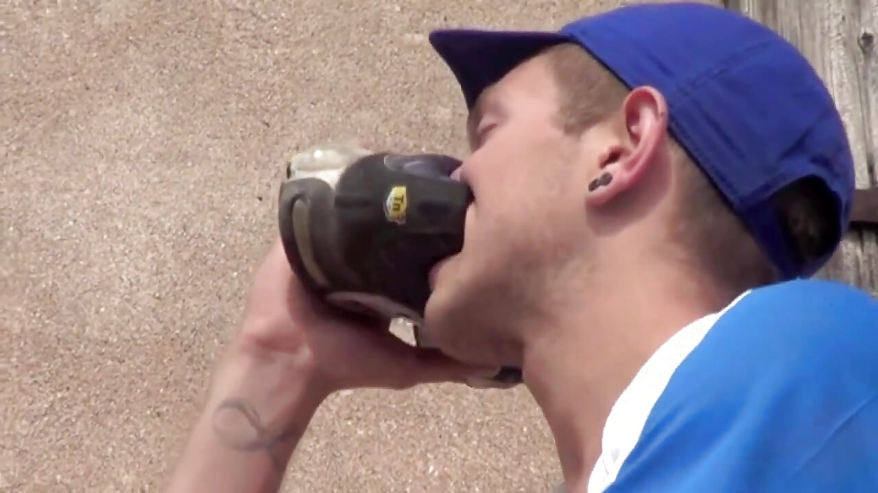 Asyalı ttwink açık havada romantik tarafından sikiliyor