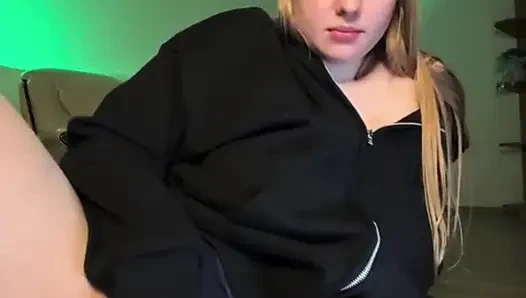 Трахаю пальцами тугую киску с Jucielussie