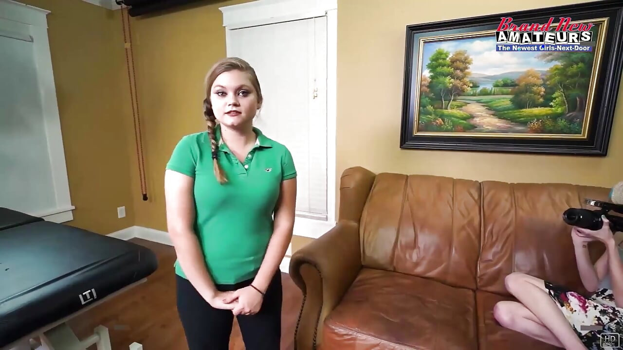 Lauren și Pixie Minionă cu forme Fată / fată cu fund umed Linge murdar BJ Înghițire!