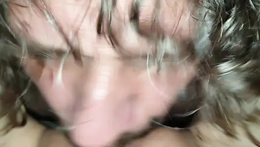 Menjilat, mengisap, bercinta. Dia membuatku muncrat banyak banget sampai aku membiarkannya muncrat di dalam diriku. Creampie