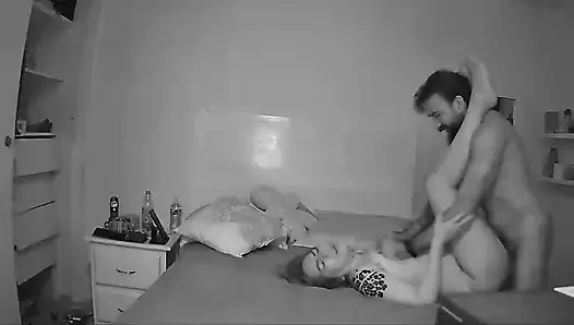 Karım emmek için beni uyandırıyor ve sonunda biniyorum