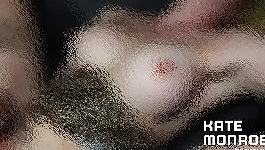 Üvey anne Kate Monroe arabada üvey oğlu tarafından yalanıyor ve dölleniyor!