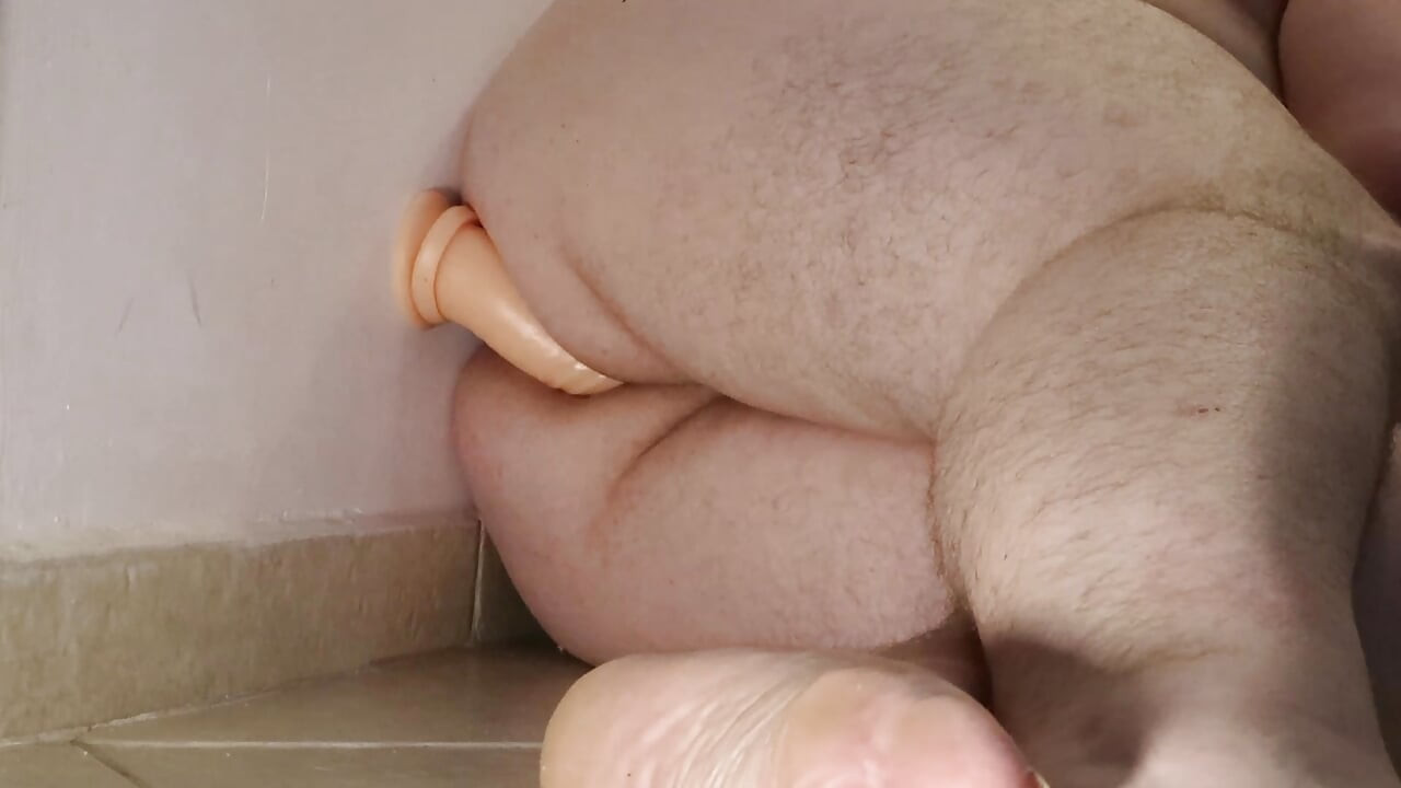 假陽具操女男孩，超火辣屁股享受假陽具