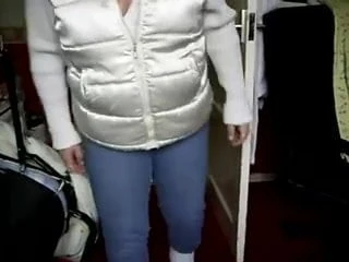 Сексуальная задница моей жены в джинсах