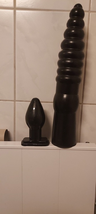 Fisting und Dildo für mein Loch mit Gleitmittel