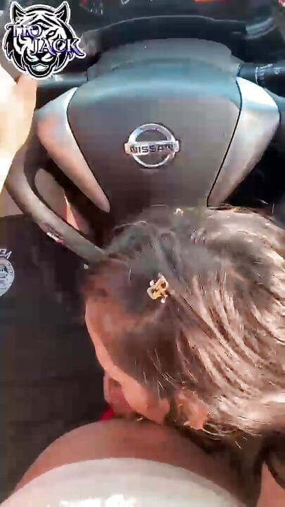 WHORE ENDS UP SHOWING ME HER ASS SO THAT SHE DOESN'T CHARGE FOR DRIVING CLASS