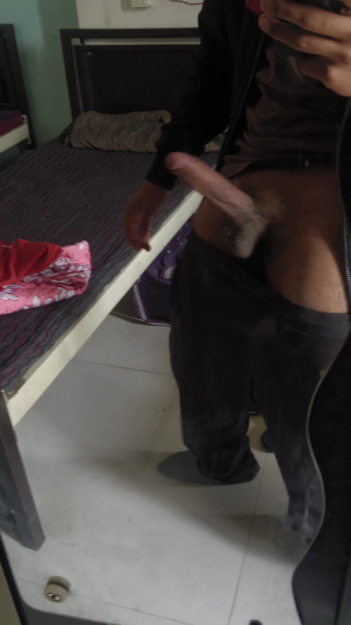 Mengayunkan kontol gemukku