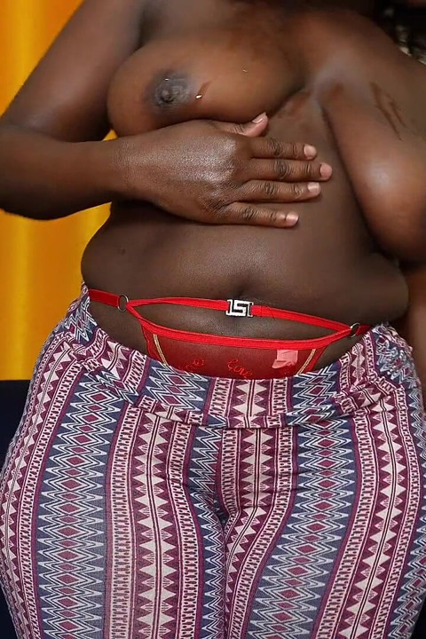 Geniş kalçalı zenci Afrikalı