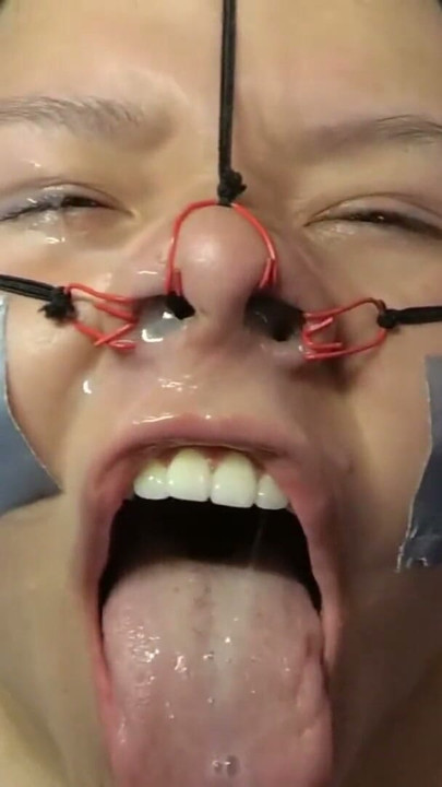 I fuck her beautiful face, I cum inside her nostrils and the cum comes out of her mouth | Clip 3