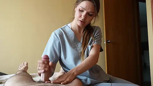Fizyoterapist Bana Ekstra Bonus Olarak Mutlu Sonlu Bir Masaj Yapıyor.