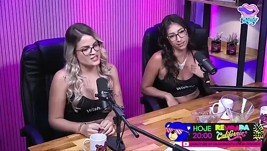 Two Hotties in a Show of Dirty Talk - Bruna Carlos and Luciana Picchi
