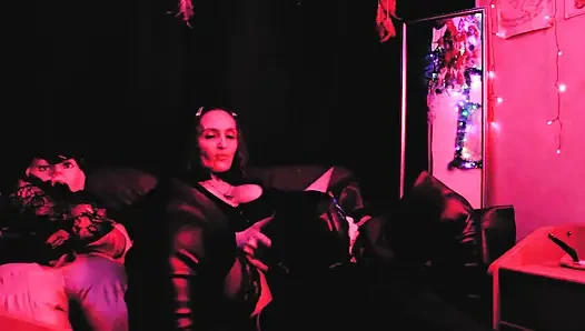 Lastik köle amcık yalama eva lateks kadın egemenliği çizmeler fetiş bdsm sapık büyük götlü orta yaşlı seksi kadın