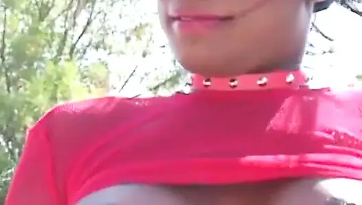 Brunette ebony semok meminta kedua lubangnya yang kotor dibor