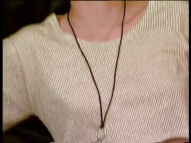 Remaja berambut pendek dijolok dubur ketatnya semasa casting