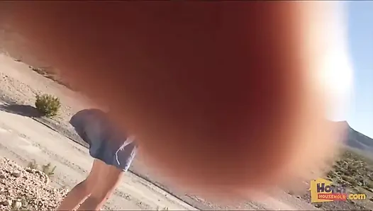 Süße junge muschi in der offenen Wüste