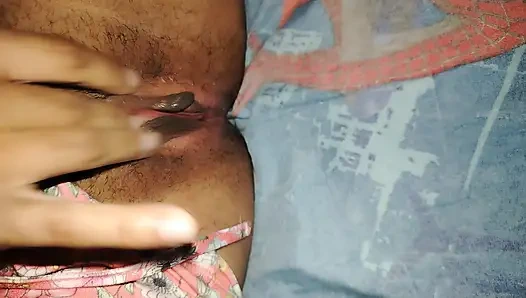 Evde otostop çekiyor, fışkırtmayı bırakmıyor