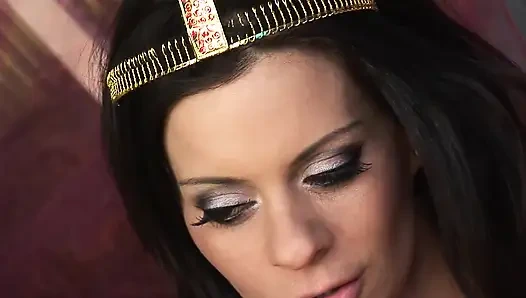 Lesbo 3some dengan cewek firaun