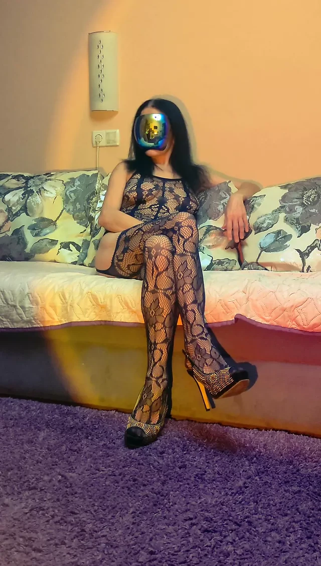 A wife who loves to be a slave at night