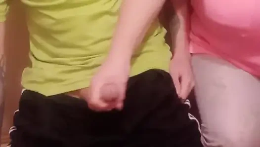 Bir kadın yarağımı sıvazlıyor yakın çekim