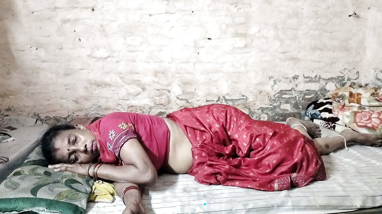 Sali ko jaga kar chudai ki lekin lite chali gayi