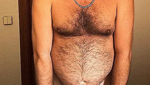 Şişman ve kıllı İspanyol küçük yarağıyla oyuncağını sikiyor