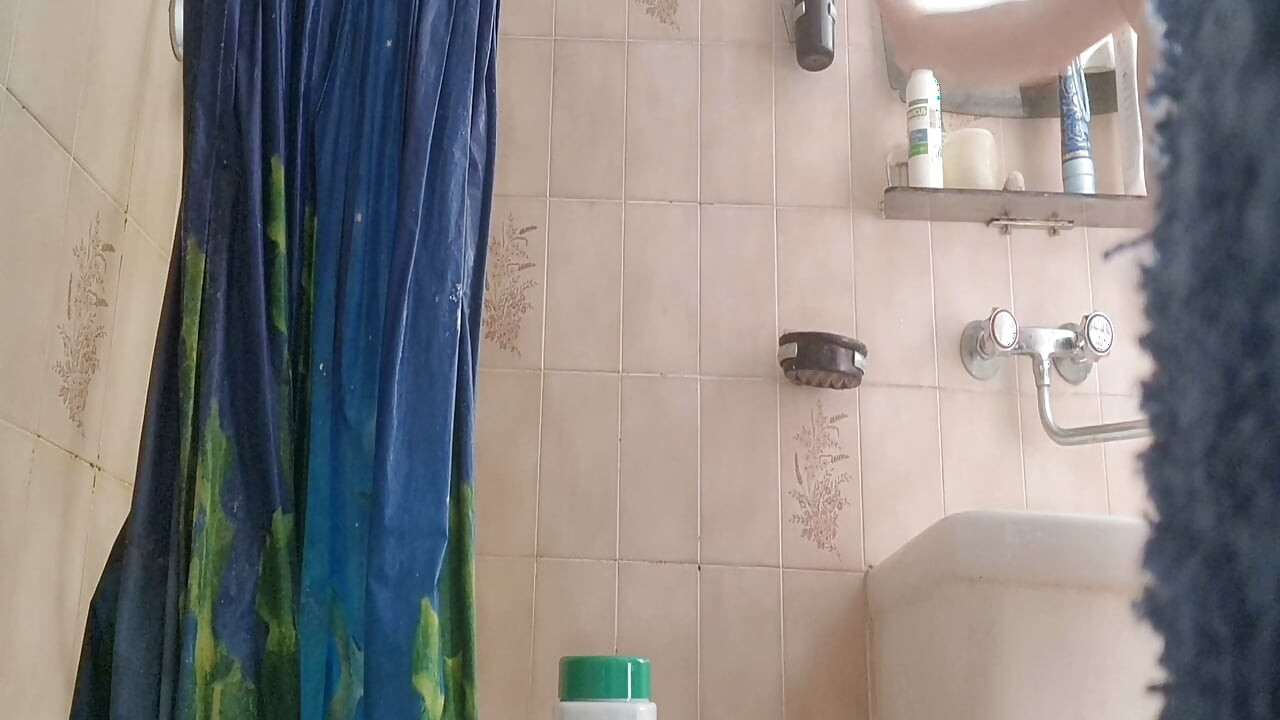 Italian Mature Full Bush Peeing Wet In Shower
