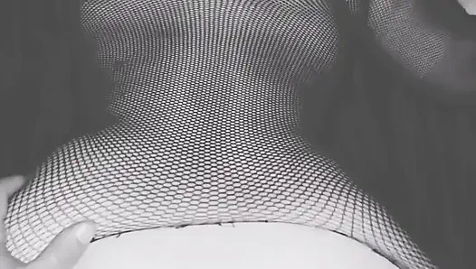 Nachtsicht-video eines amateur-paares, das heißen sex im bett hat