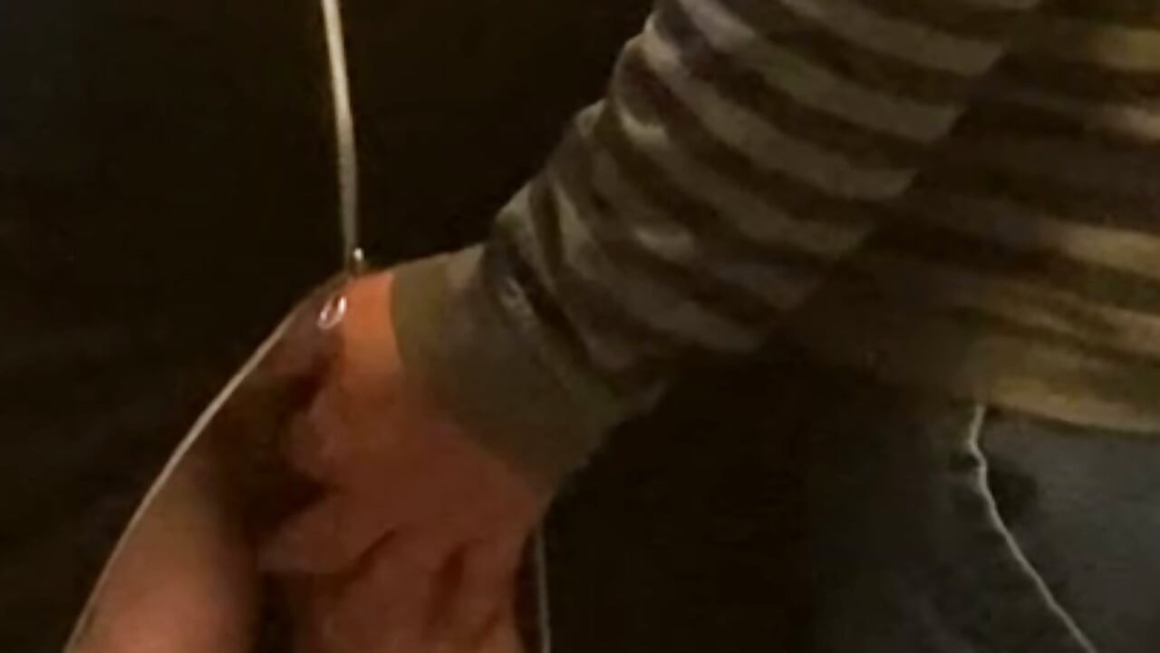 Sapık Yaşlı Adam Metroda Amını Parmaklıyor!