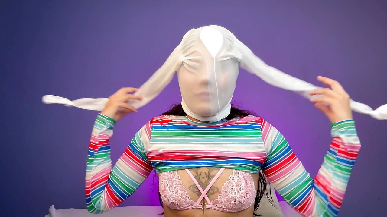 Vibrador na calcinha de meia molhada