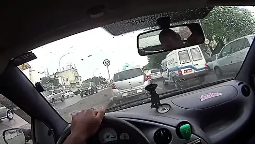 Arkadaşlar akneli bir kıza bindi ve ortodontik diş tellerini spermle doldurdu