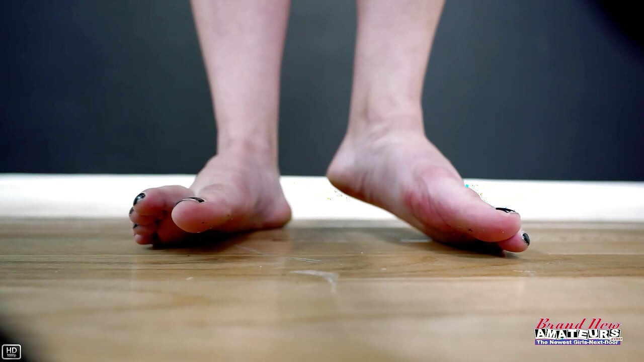 Voluptuosa rubia tatuada Gwen diosa garganta desordenada para golpear profundamente la pasión!