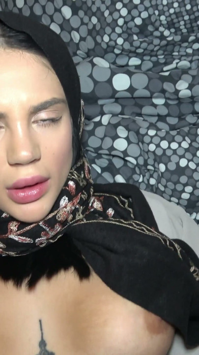 Hijab Stepsister Wants Sex When She Is Alone With Older Stepbrother | Clip 2