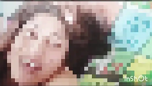 Alexander amcığıma yumruk sokuyor ve ben onun yarağını yalıyorum