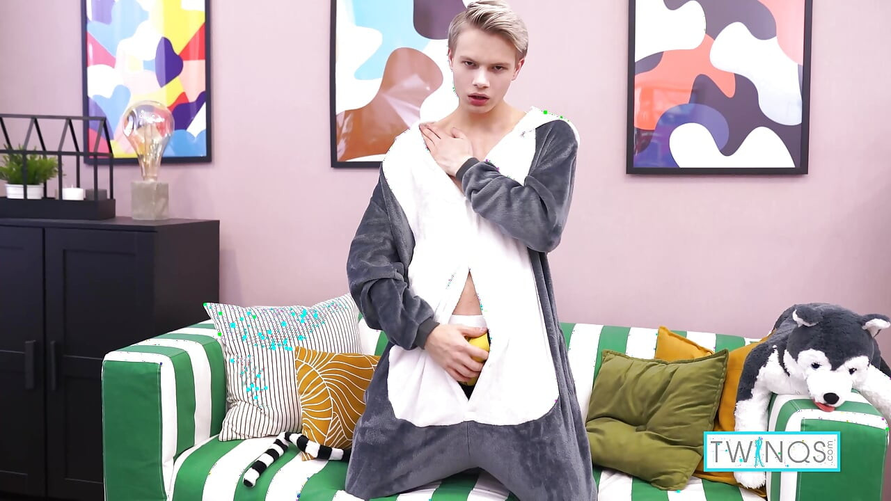 Christian Adams Spreads His Round Ass To Show Off His Pink Fuck Hole!