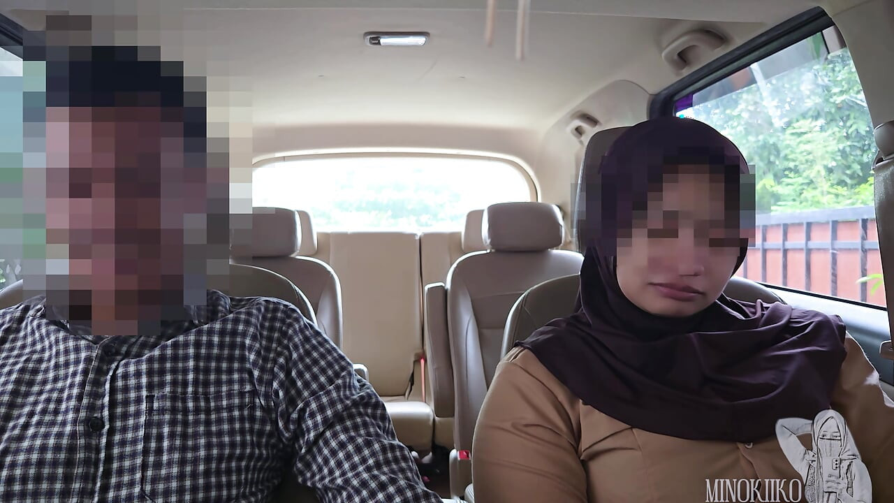 Hidzsáb diák (18+) megkéri SugarDaddy-t, hogy vásároljon egy új vírusos mobiltelefont - Minokiiko