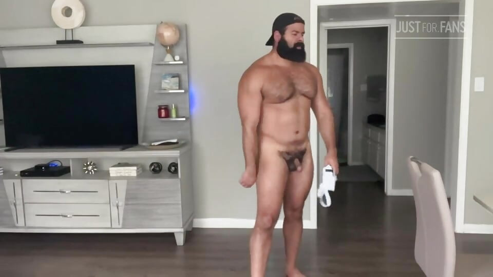 Muscle Bear webcam show in underwear and happy ending