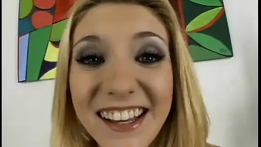 Memek becek randy si cewek nakal rambut pirang lagi asik nyepong kontol