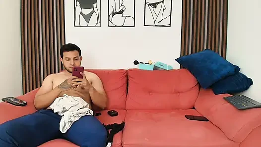 BVECINA TINGGAL DI RUMAH DAN MENUNJUKKAN PANTATNYA PADAKU