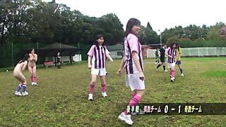 Sesso amatoriale nella squadra di calcio femminile in Giappone. i giocatori fanno sesso con gli arbitri di gioco. film incredibile