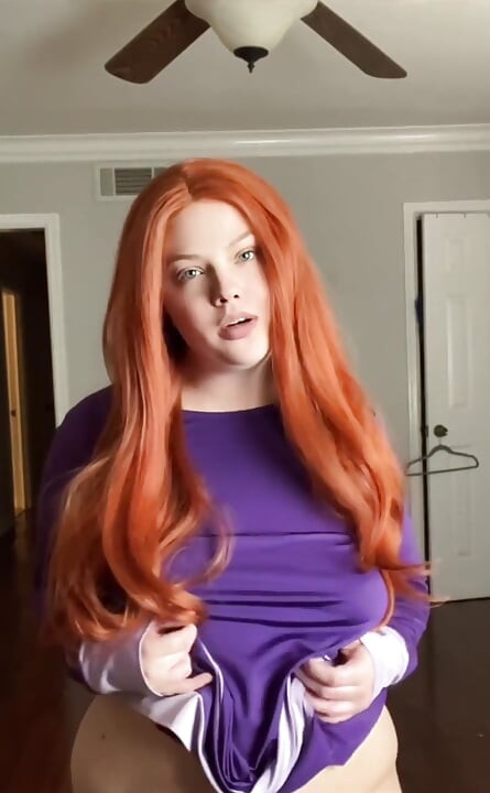 Daphne Fucks Her Pretty Pussy for You