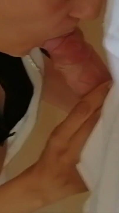 I go to my married neighbor's house for a photocopy, she turns me on and I film her getting without a condom | Clip 1