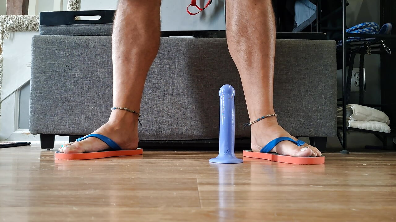 Cavalgando o vibrador da minha namorada até eu não aguentar mais