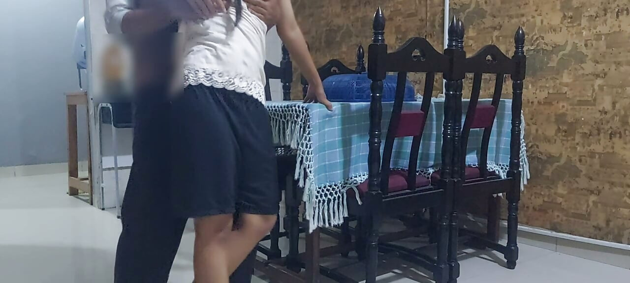 Cunhada Gostosa A Limpar A Casa Sozinha Em Casa