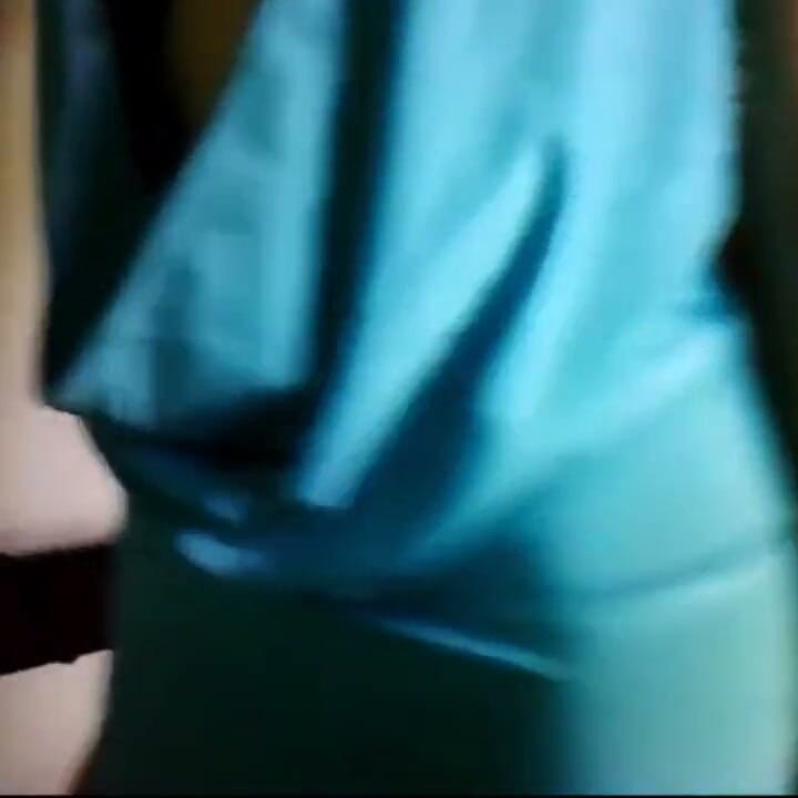 Kasihan! Saat pulang ke rumah, dia menemukan sesuatu yang mengerikan untuk menunggunya.. Tapi dia punya penis yang menarik dan dia pengen kalah