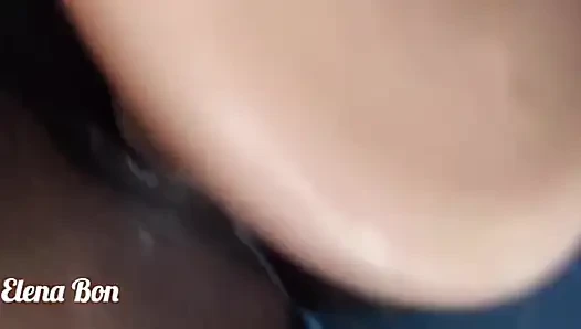 Ben dildoma binerken sevimli genç göt amcığıma sikiyorum