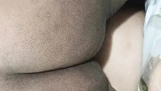 Dost ki biwi ghar pe akele gulabi panty me