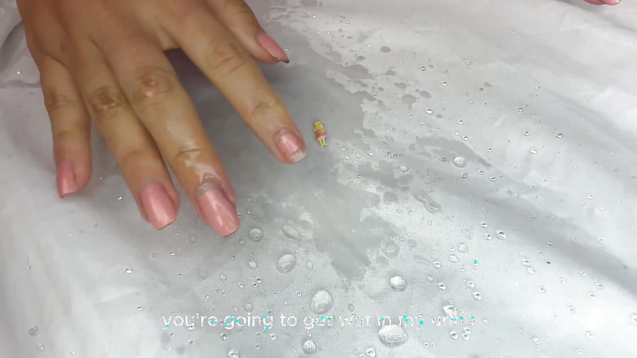 ラテックスで巨大なプレイをして、すべてを飲み込む