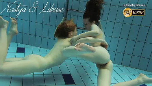 Nastya et Libuse, bombasses super sexy sous l'eau