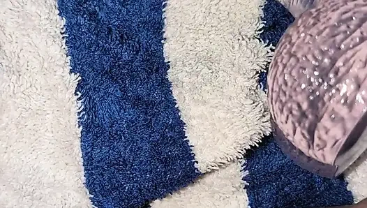 Neue Muschi Mit Riesigem Dildo Squirtet MILF GILF Solo